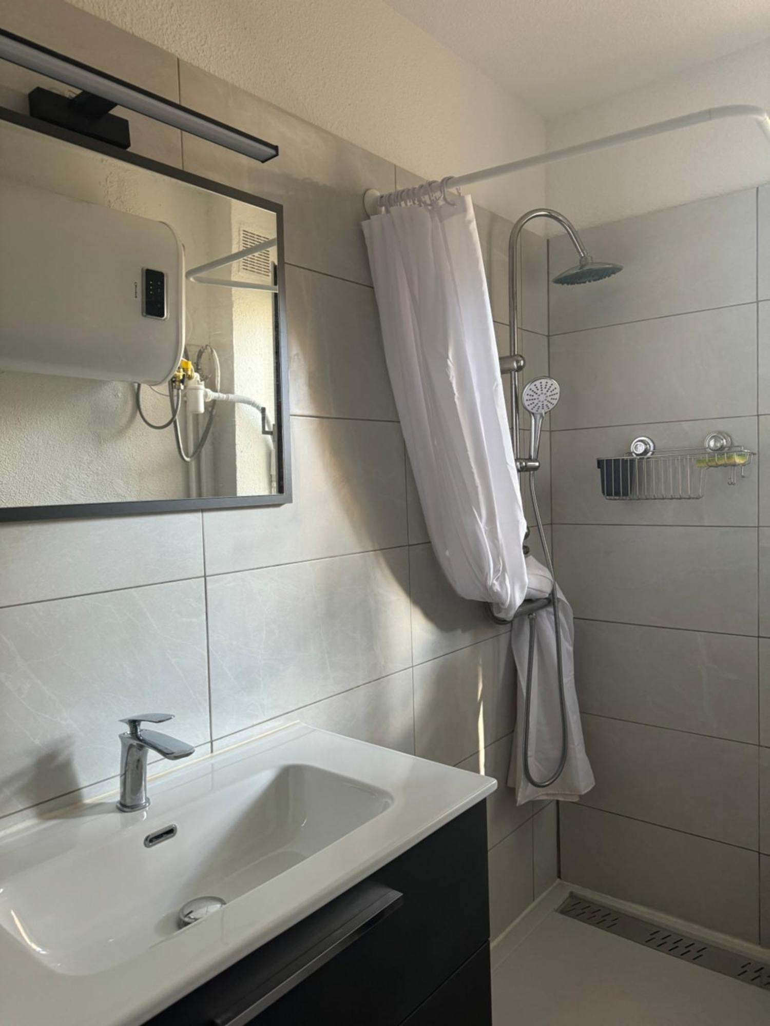 Grand Studio Cabine Proche Plage Et Port Gruissan Exterior foto